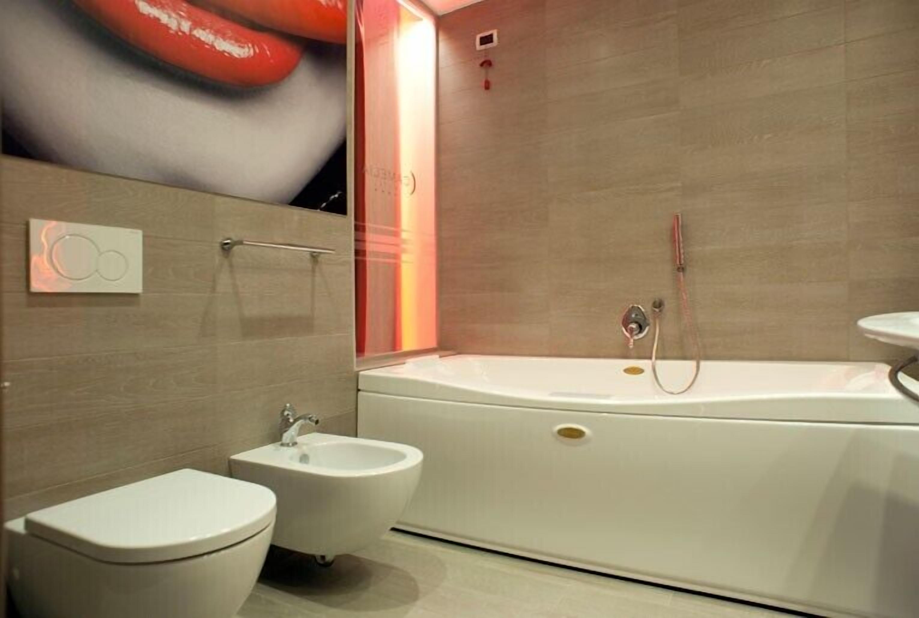 superior double room | bathroom | jetted bath, free toiletries, hair dryer, slippers