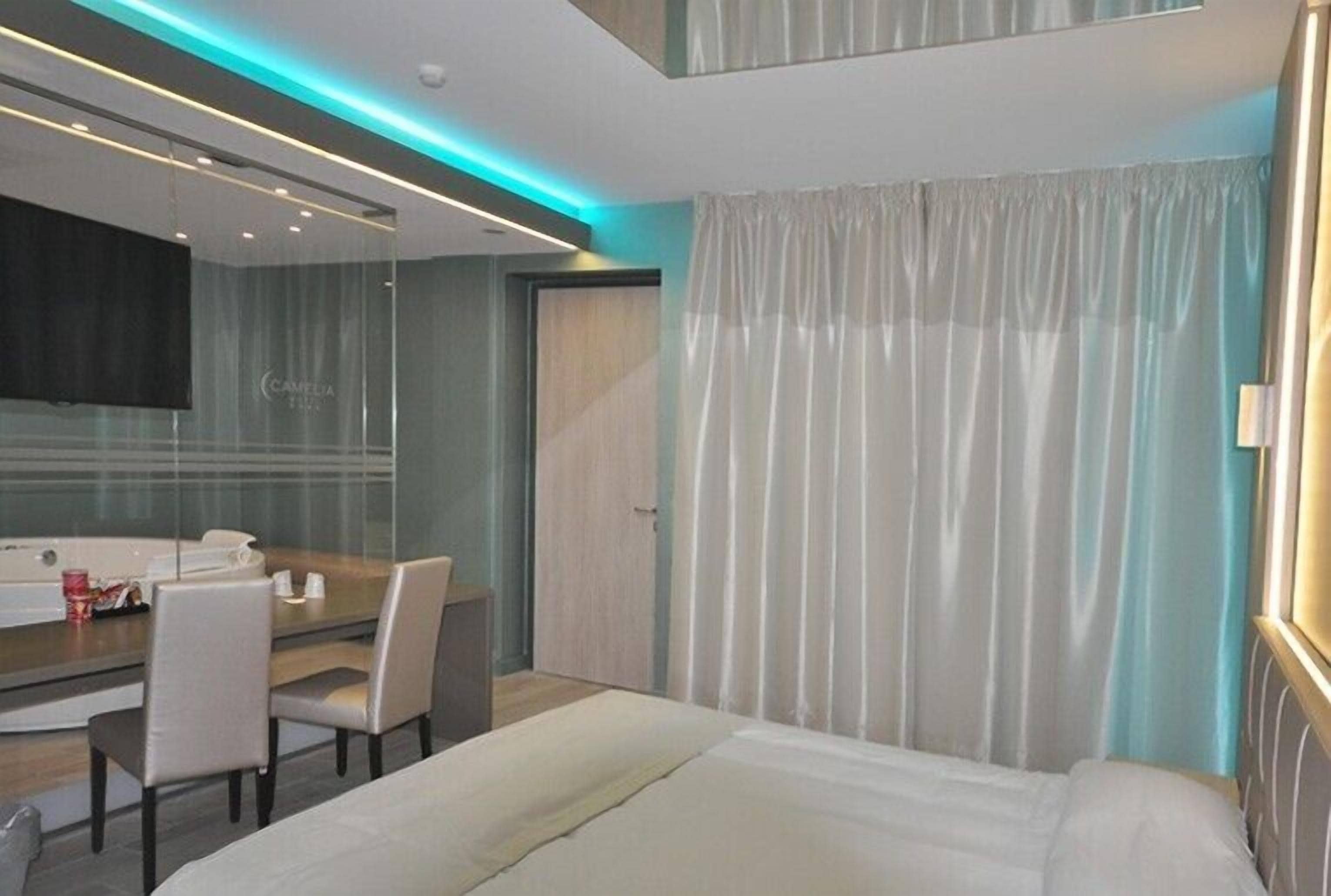 1 bedroom, minibar, in-room safe, desk