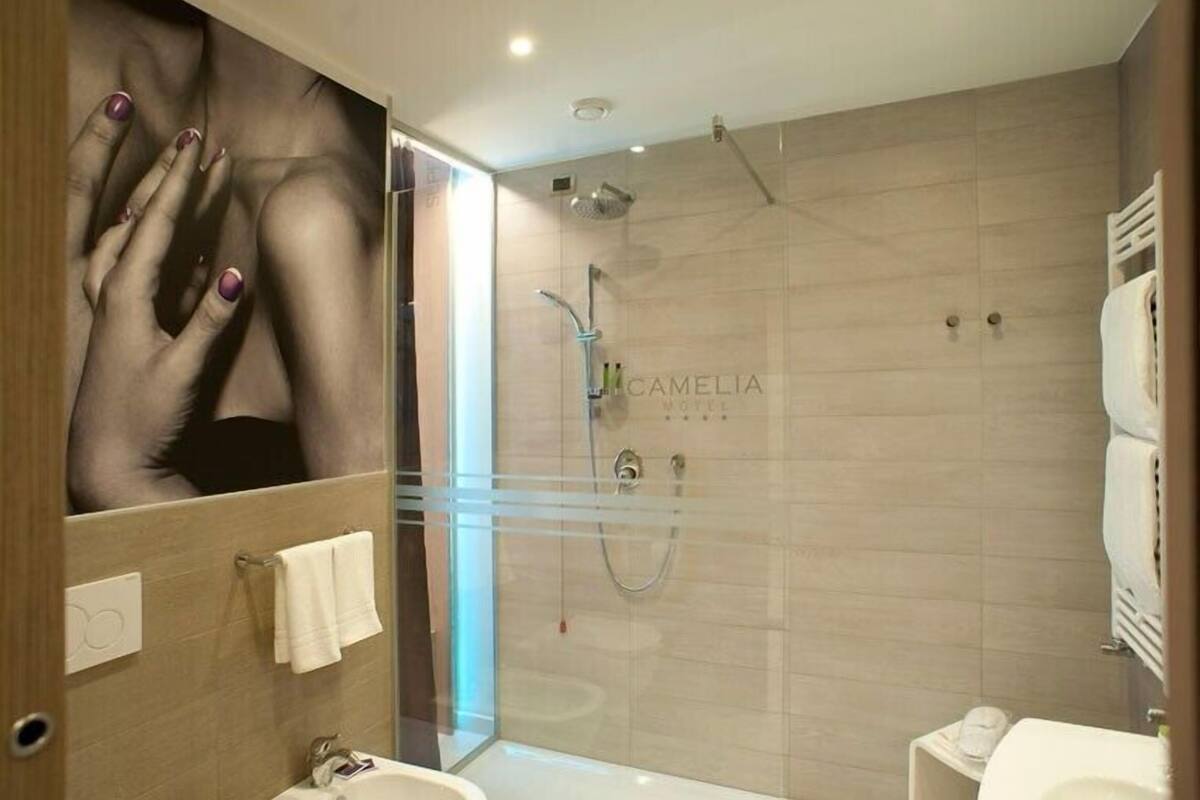 jetted bath, free toiletries, hair dryer, slippers