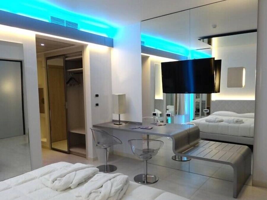 Superior Double Room | Minibar, in-room safe, desk, soundproofing