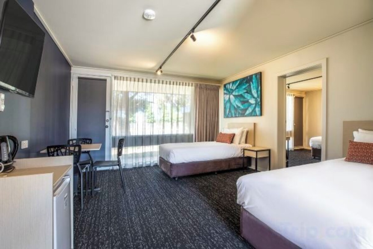 Iron/ironing board, WiFi (free), bed sheets