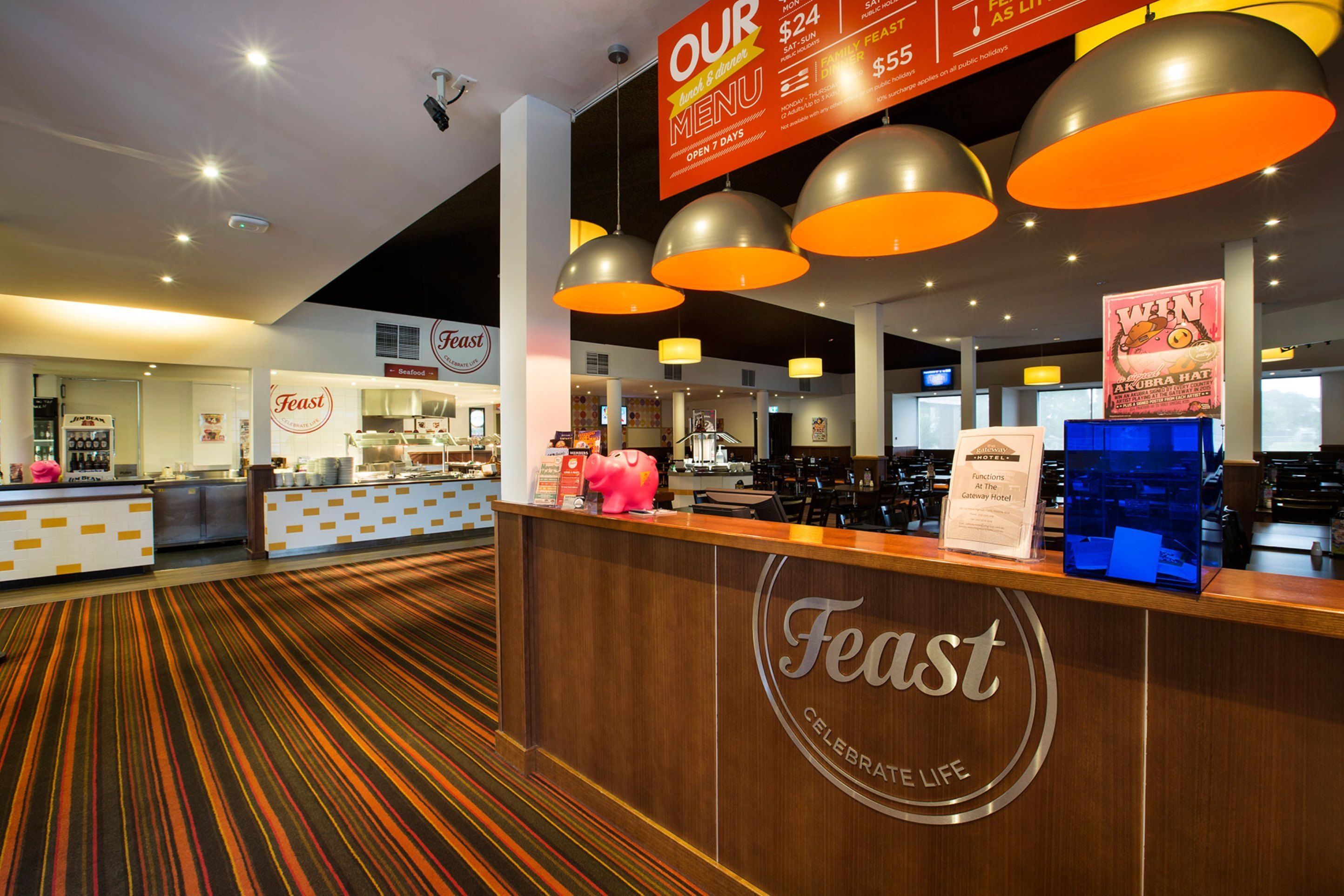 S'hi serveixen dinars, sopars i plats de cuina local 