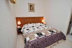 Free WiFi, bed sheets - Havilla Maranatha (Padang)