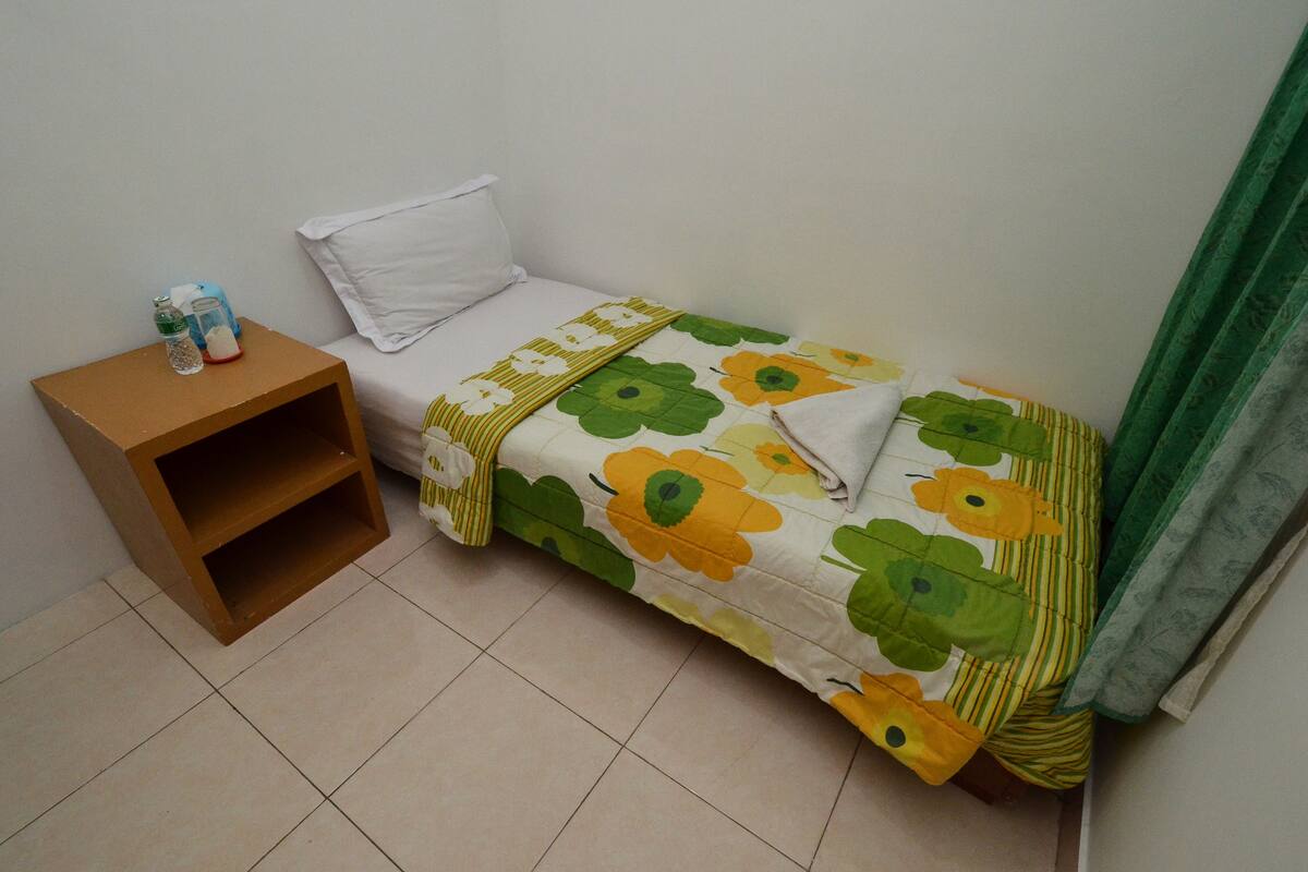 Economy Single Room, 1 Single Bed, Shared Bathroom | Free WiFi, bed sheets