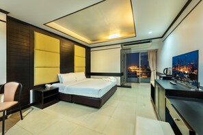 Deluxe-Doppel- oder -Zweibettzimmer | Hochwertige Bettwaren, Minibar, Zimmersafe, Schreibtisch