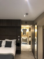 Churchill Suite  (Underground with Skylight) | Minibar, in-room safe, individually decorated, individually furnished