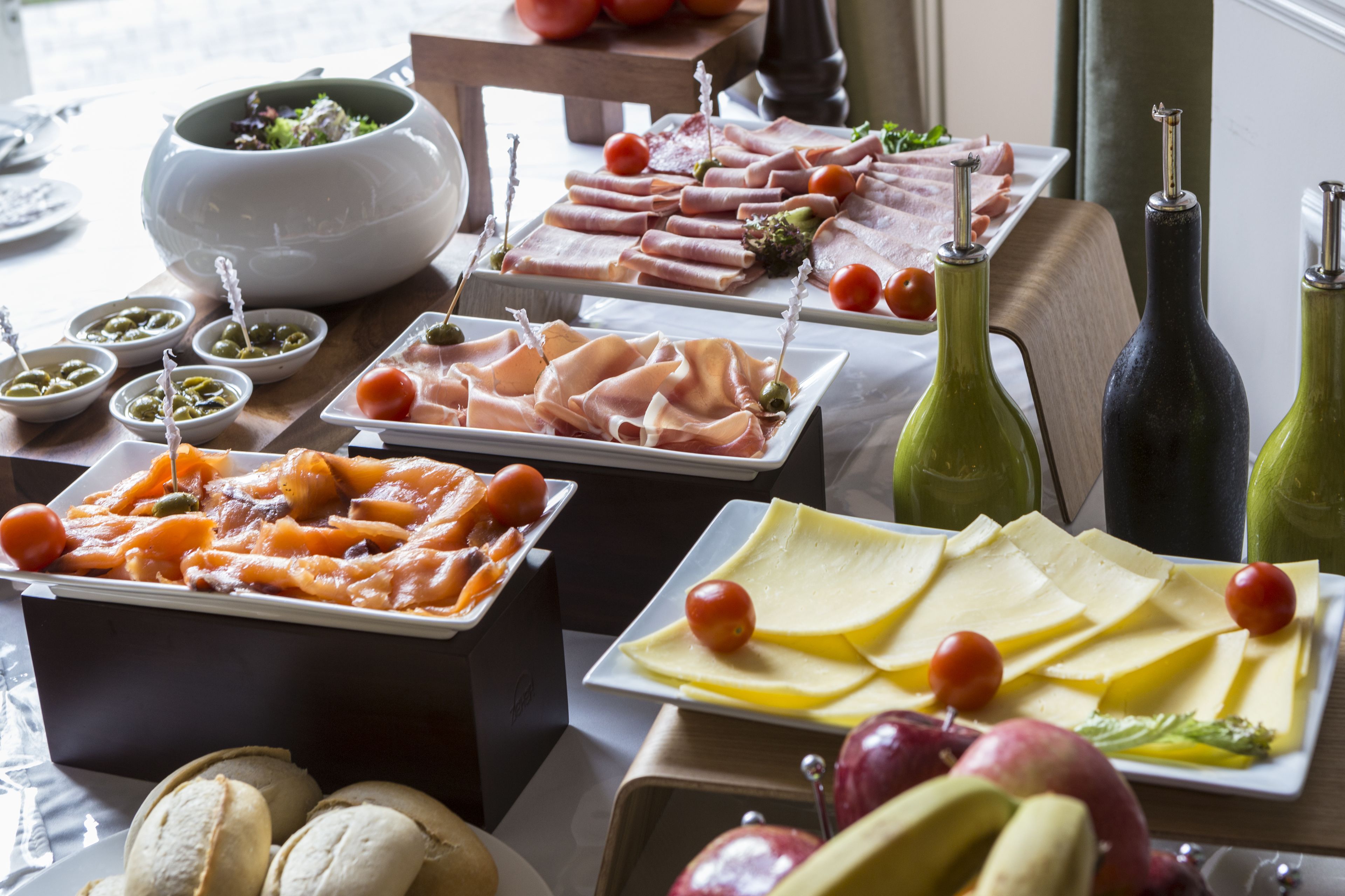 Daily continental breakfast (GBP 15 per person)