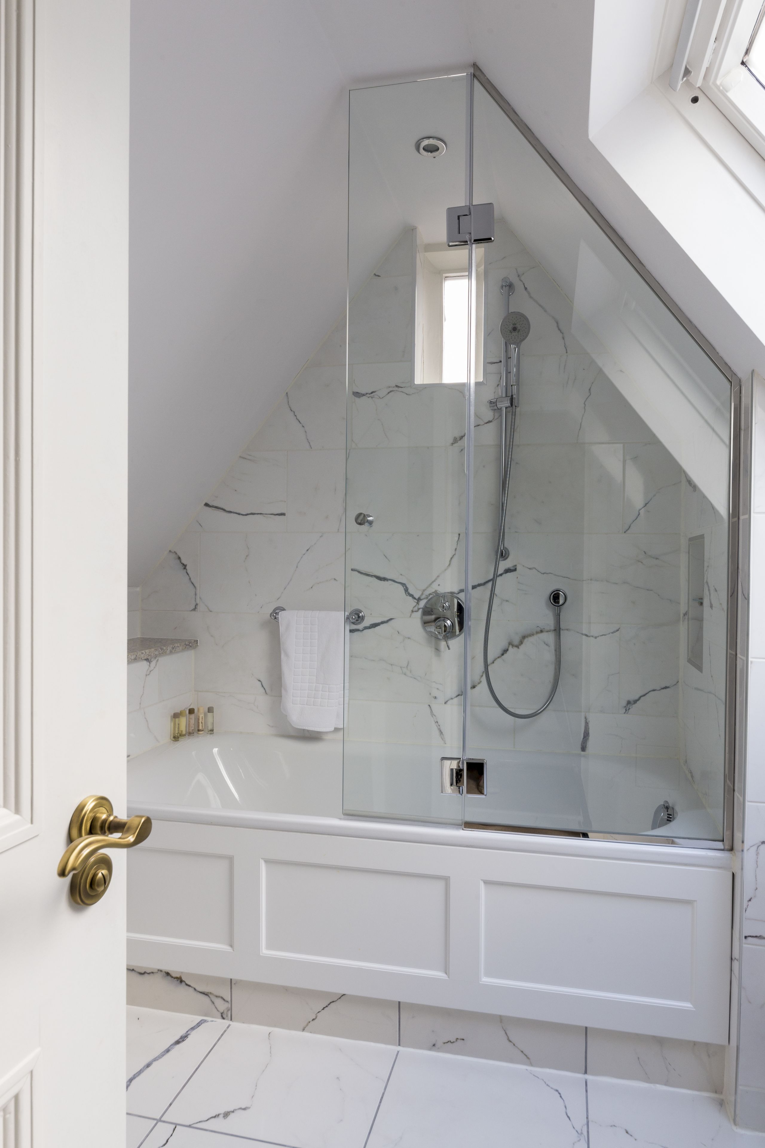 executive double room | bathroom | shower, hair dryer, bathrobes, towels