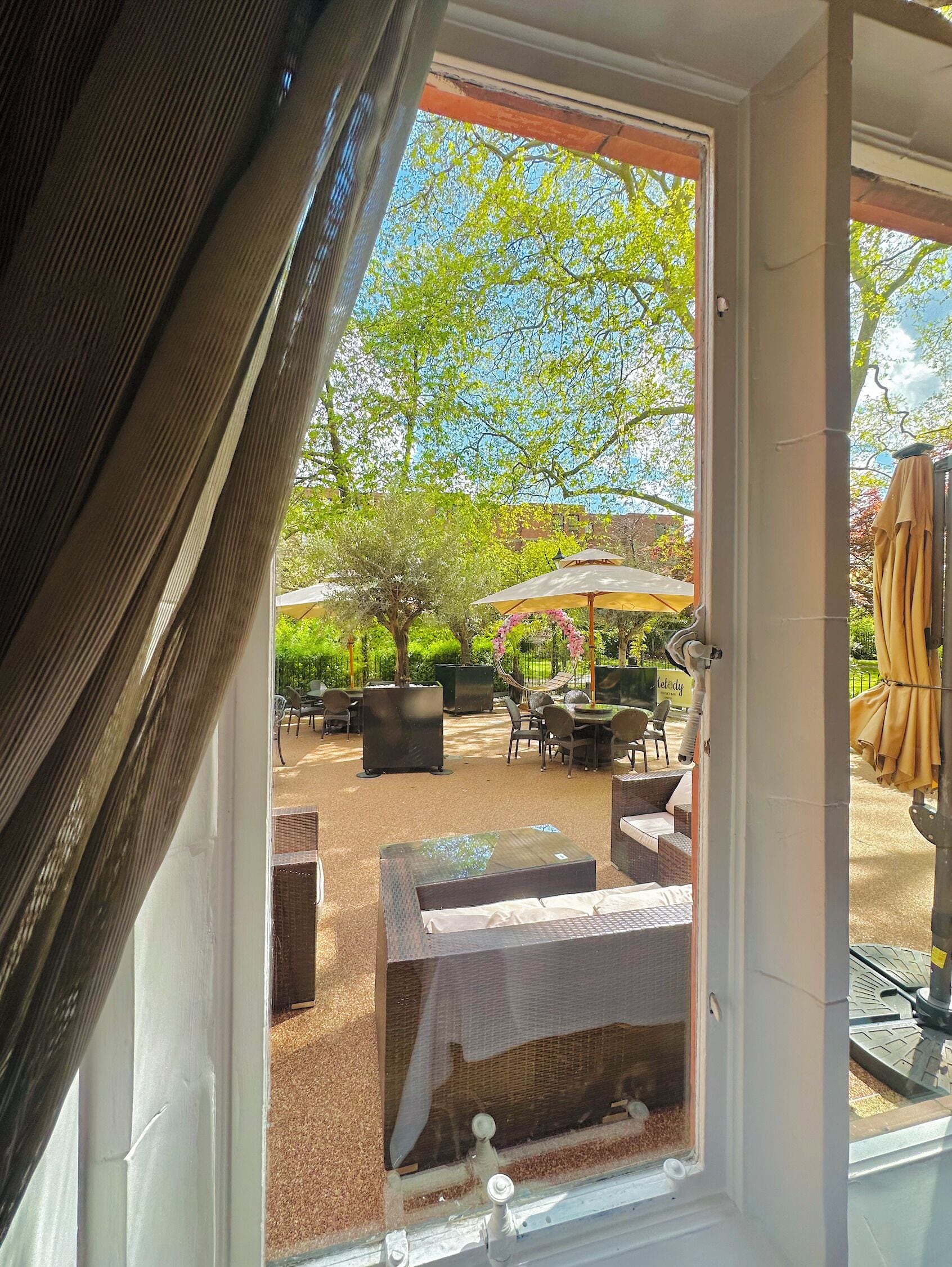 breakfast, lunch, dinner served; british cuisine