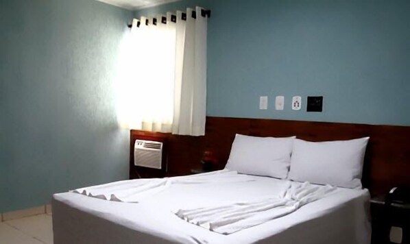 Standard Room | Minibar, desk, rollaway beds, free WiFi - Hotel Atlanta (Salvador)