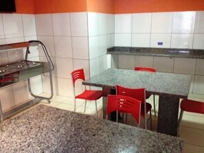 朝食 (ビュッフェ)、毎日提供 (無料)