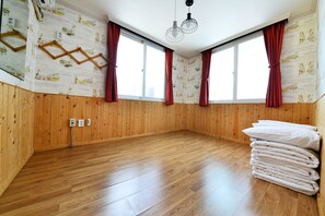 Double Room (Traditional Ondol Room) - Namu Guesthouse - Hostel (Gyeongju)