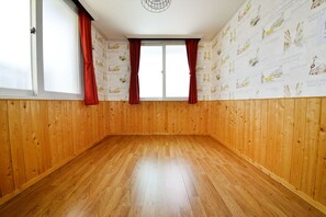 Double Room (Traditional Ondol Room) | Blackout curtains, free WiFi - Namu Guesthouse - Hostel (Gyeongju)