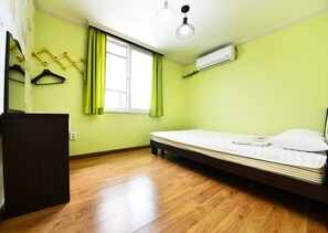 Double Room | Blackout curtains, free WiFi - Namu Guesthouse - Hostel (Gyeongju)