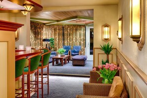 Bar (on property) - Owl Hotel (Amsterdam)