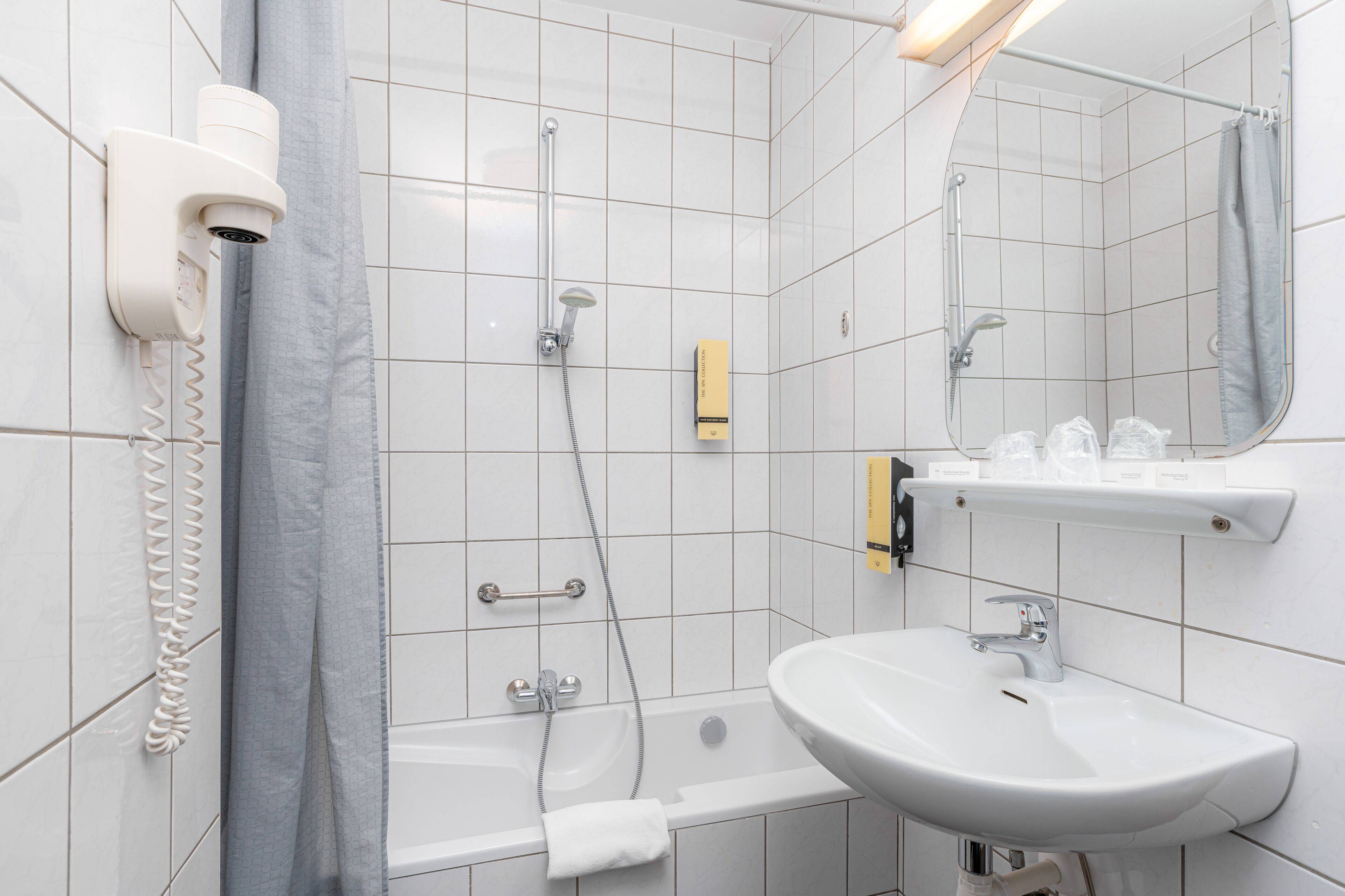 basic room, 2 single beds (small) | in-room safe, free wifi, bed sheets