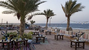 4 restaurants, breakfast, lunch, dinner served; Italian cuisine