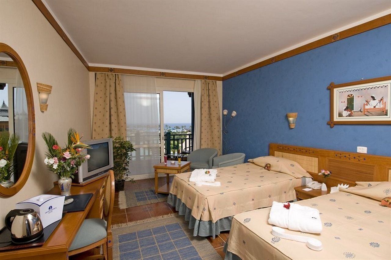 Minibar, in-room safe, free cribs/infant beds