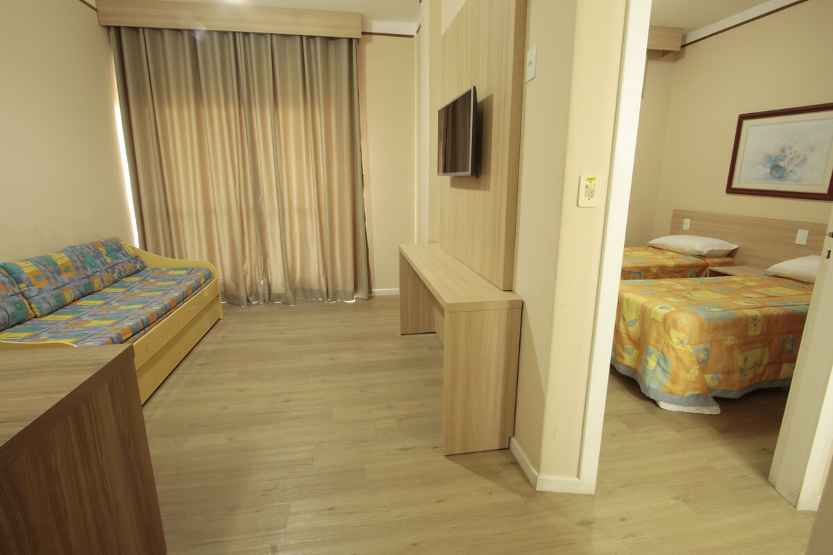 Minibar, brankas, dan tempat tidur bayi gratis