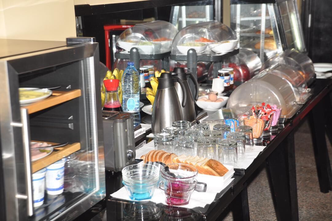 daily buffet breakfast (usd 14 per person)