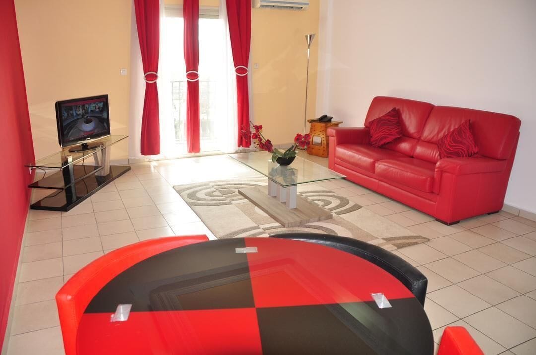 suite | living area | flat-screen tv