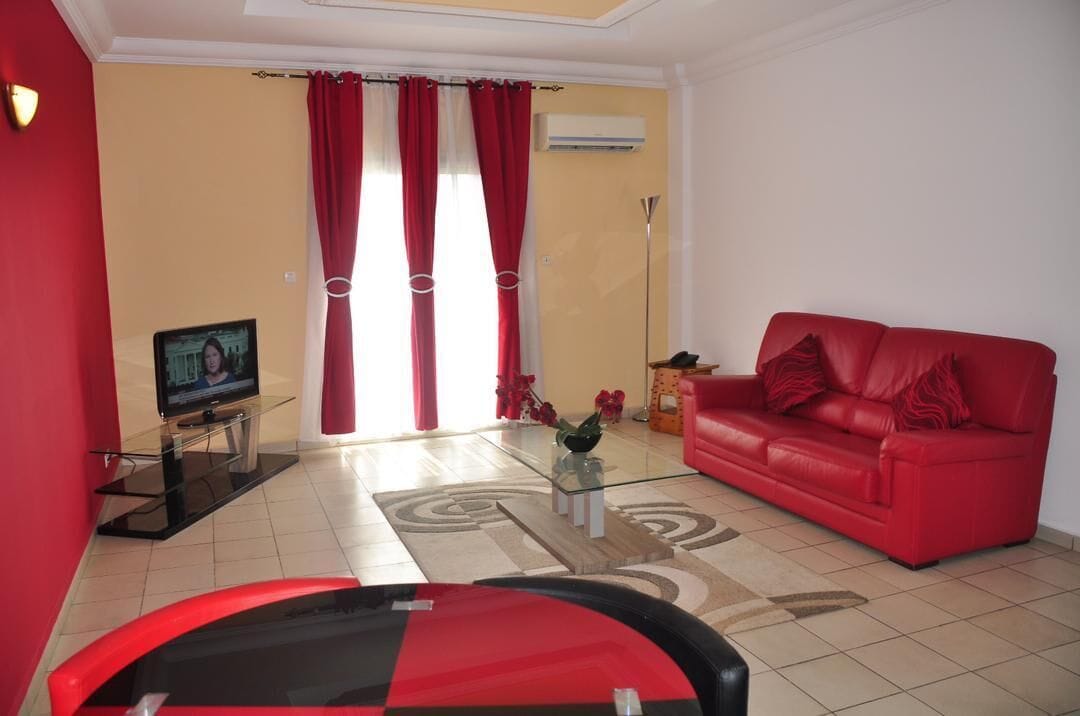 suite | living area | flat-screen tv