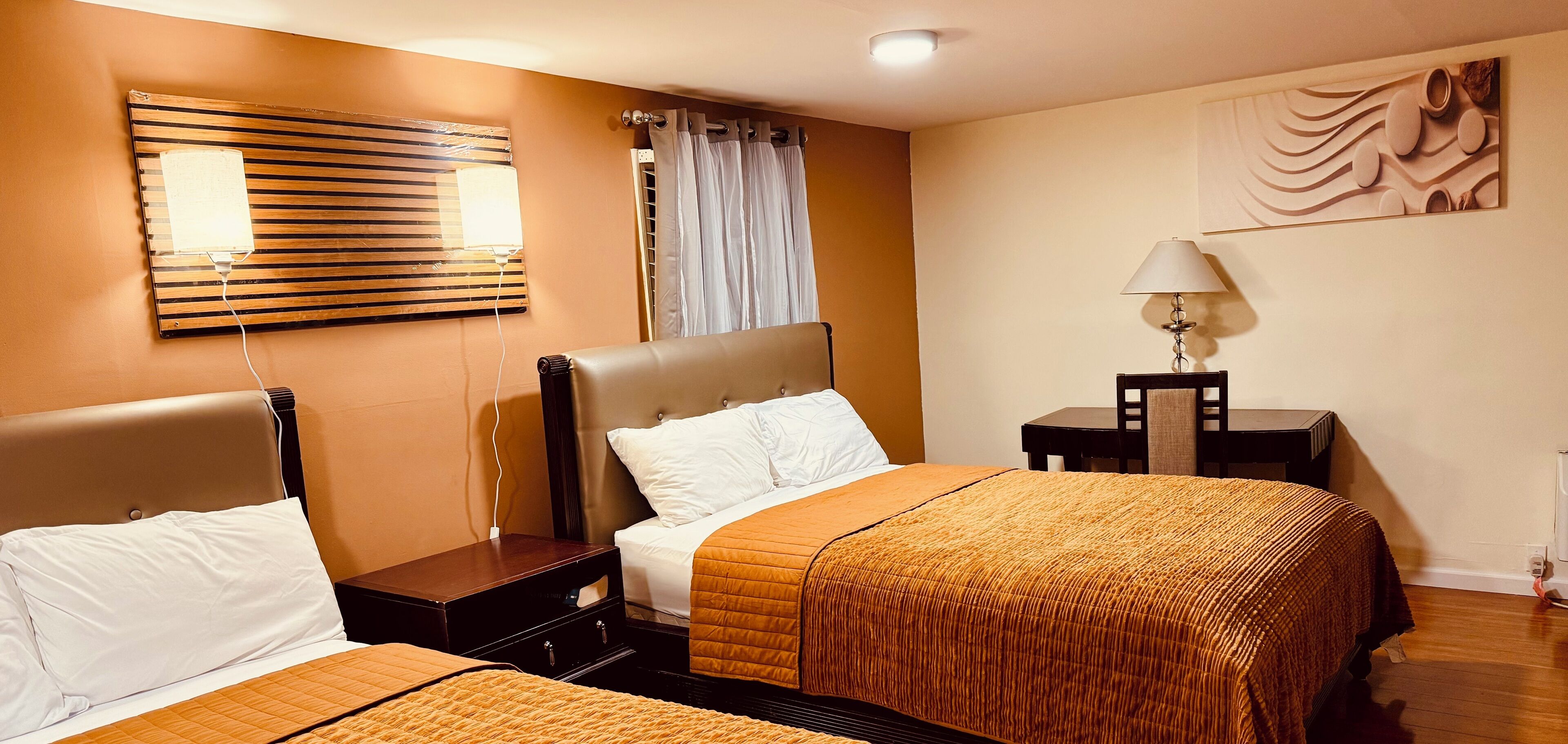 Deluxe-Zimmer, 2 Queen-Betten | Zimmersafe, Schreibtisch, Bügeleisen/Bügelbrett, kostenloses WLAN