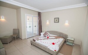 In-room safe, desk, soundproofing, bed sheets