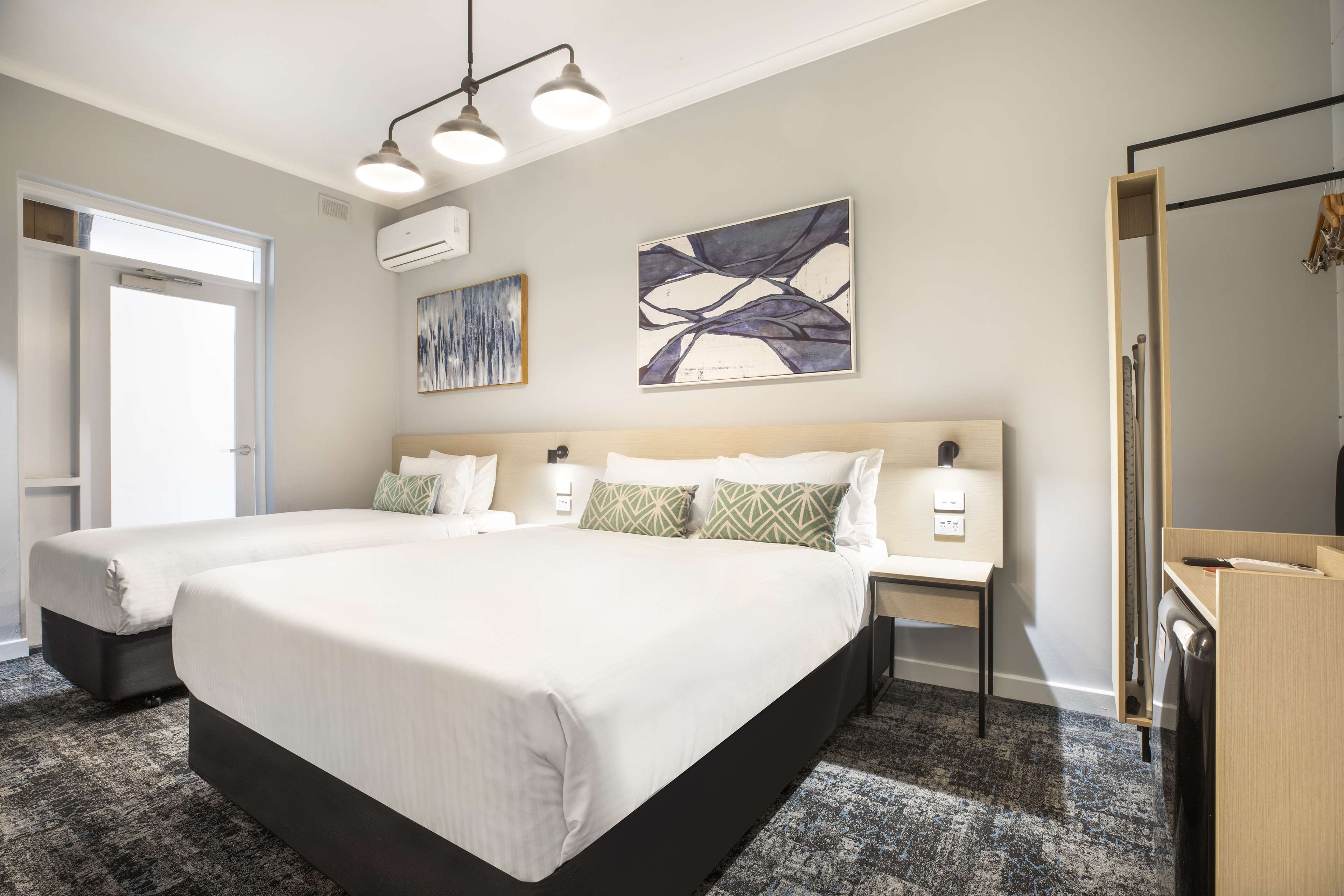 Iron/ironing board, free WiFi, bed sheets