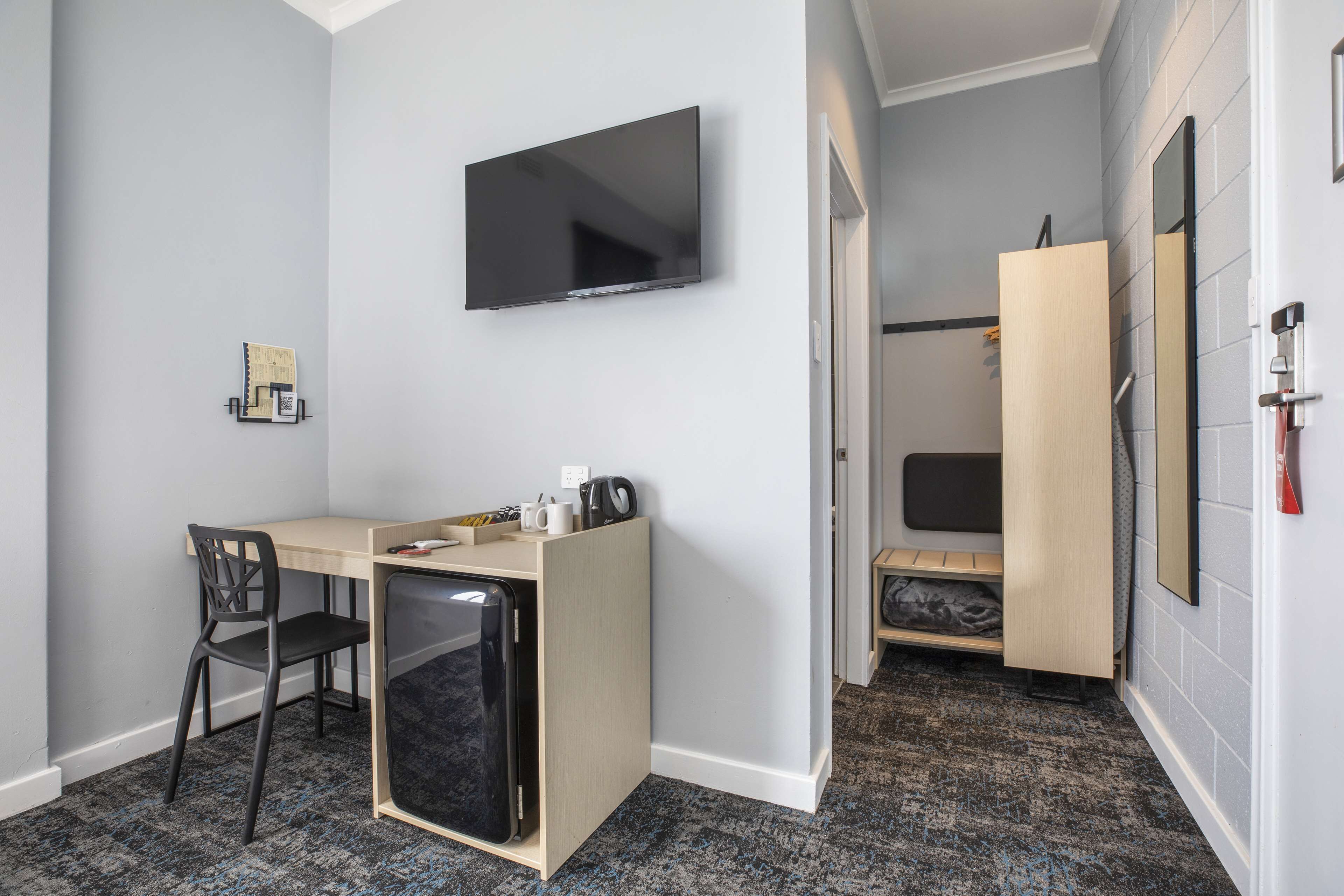 studio queen  | 1 bedroom, iron/ironing board, free wifi, bed sheets