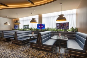 تقديم الغداء والعشاء، الأطباق المحلية