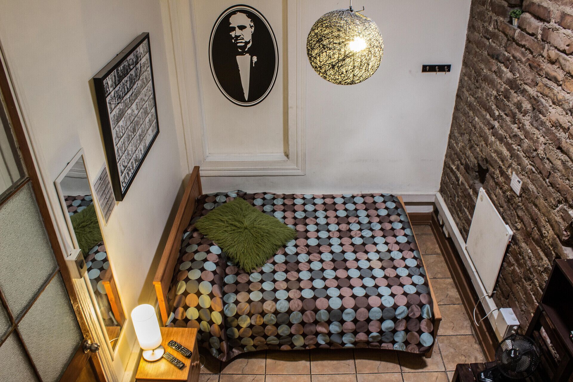 Espacio para trabajar con laptop, wifi gratis y ropa de cama 