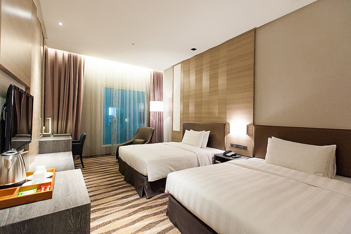 Superior Room, 2 Katil Kelamin (Double) (2 people) | Peralatan tempat tidur premium, gebar bulu kapas, peti besi dalam bilik