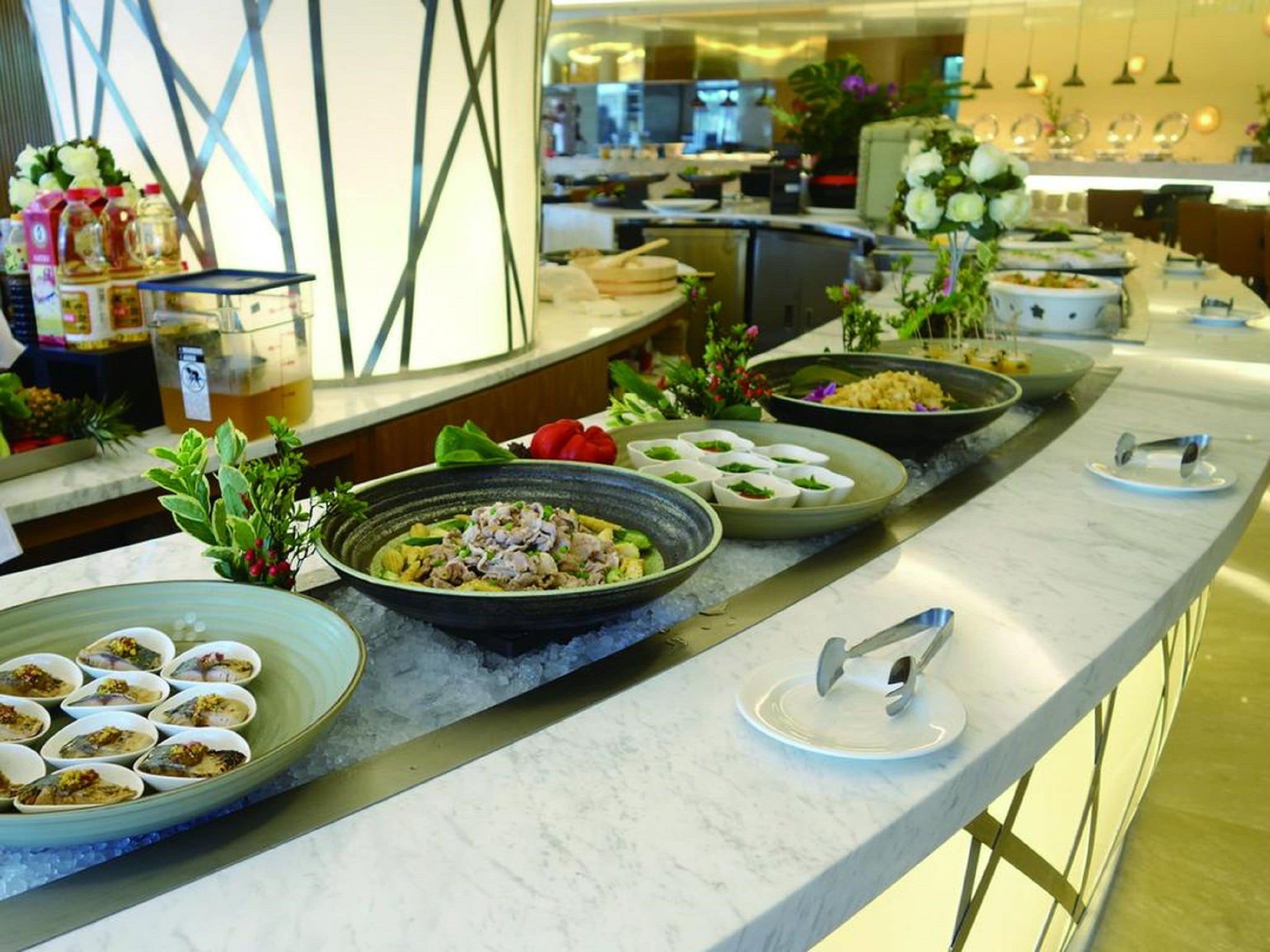 daily buffet breakfast (twd 438 per person)