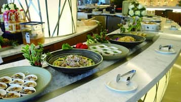 Se ofrece un desayuno bufé (438 TWD por persona)