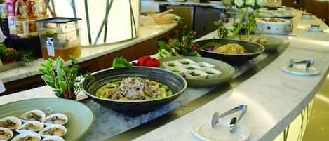 Daily buffet breakfast (TWD 438 per person)
