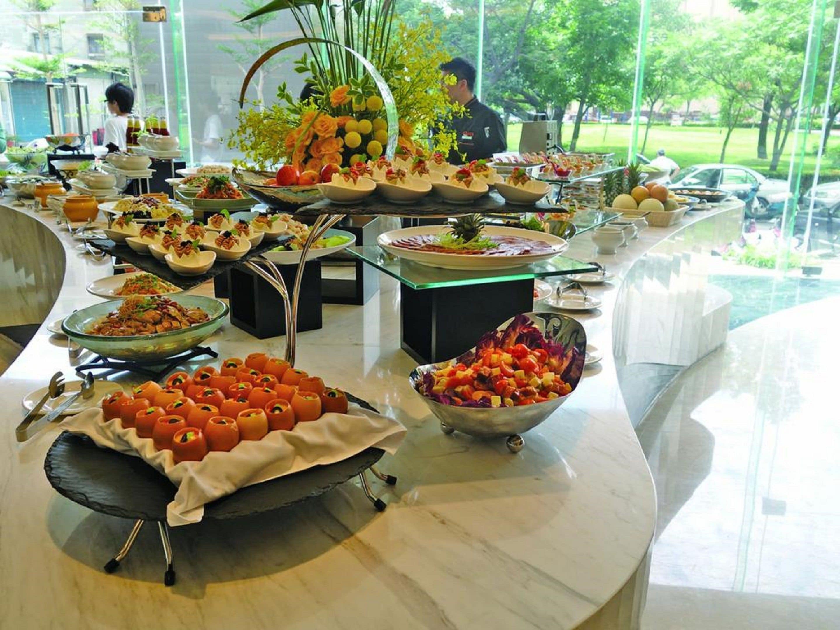 daily buffet breakfast (twd 438 per person)