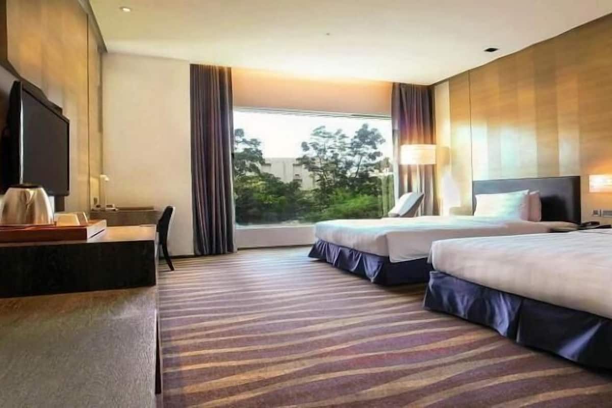 Premium bedding, down duvets, in-room safe, desk