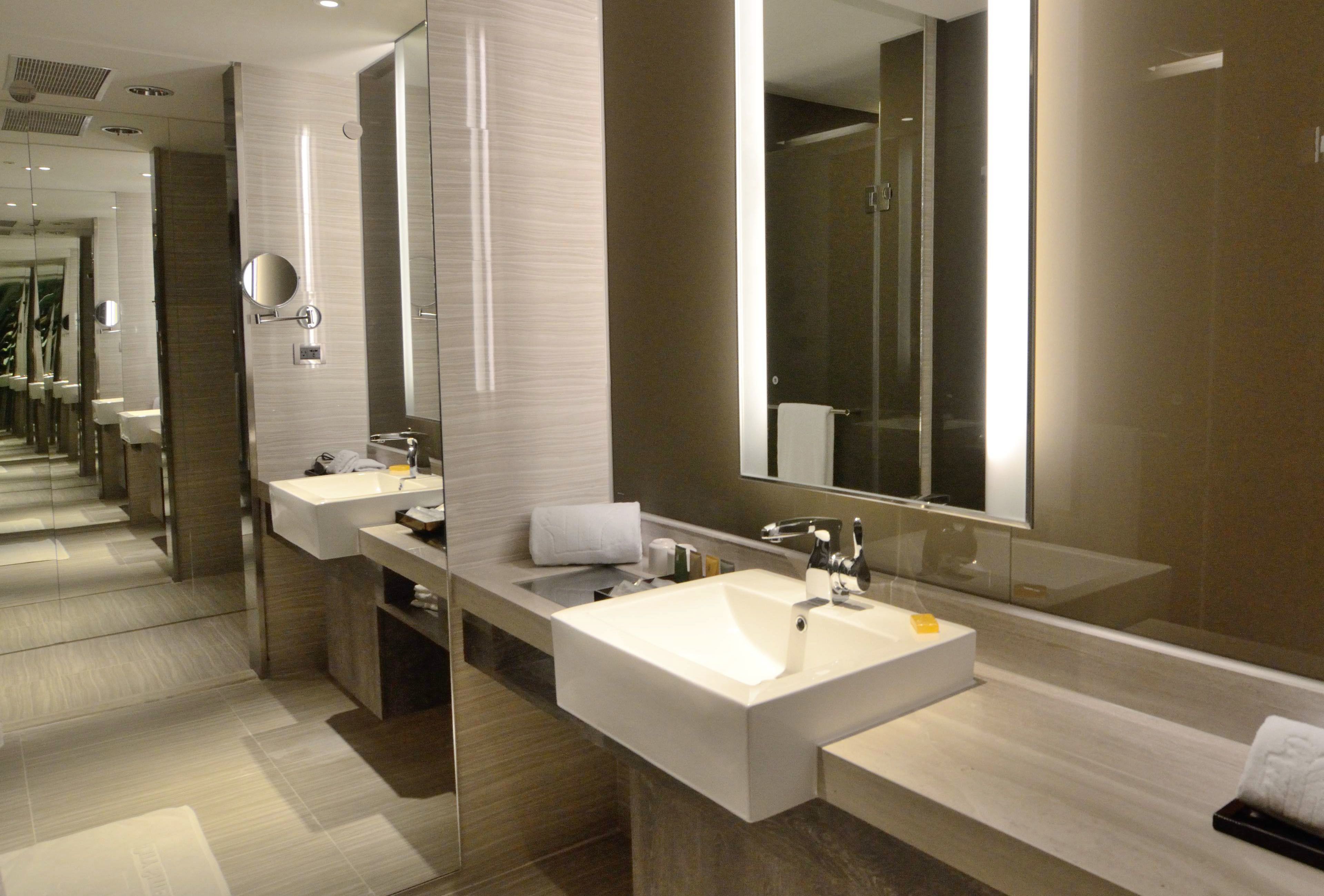 premium bedding, down duvets, in-room safe, desk