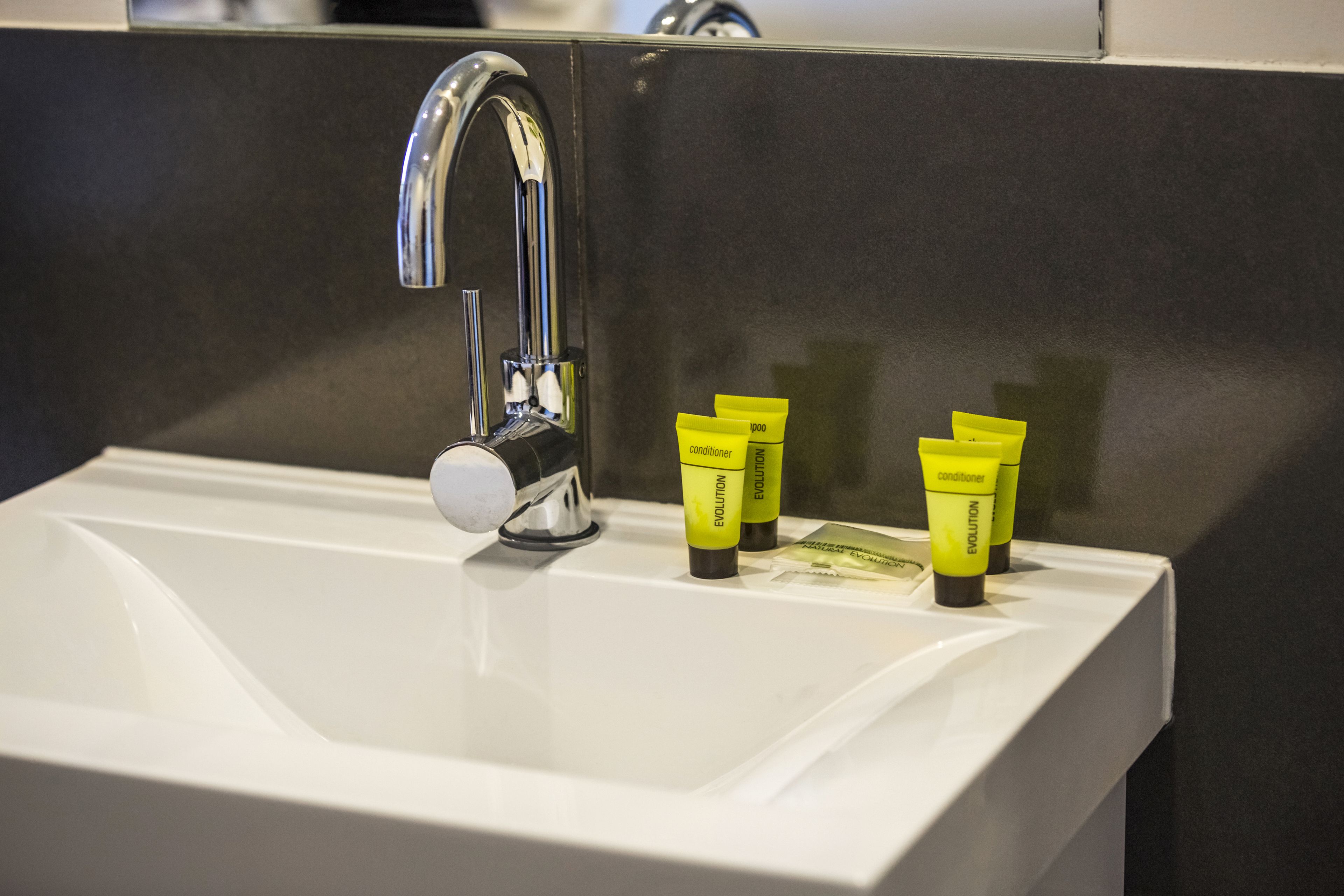 standard studio, 1 queen bed | bathroom sink