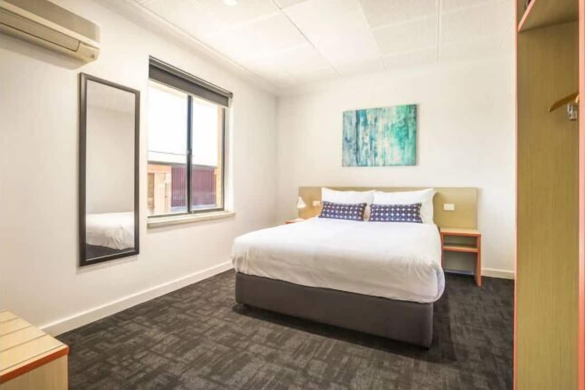 1 Schlafzimmer, Schreibtisch, Bügeleisen/Bügelbrett, kostenloses WLAN