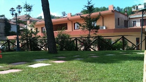 Unclassified image, 4 of 23, button - Hotel Castelmonardo (Filadelfia)