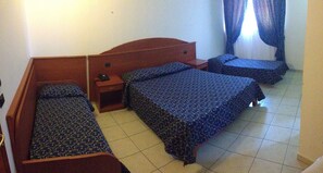 خزنة داخل الغرفة ومكتب ومكواة/لوح كي وواي فاي مجانًا