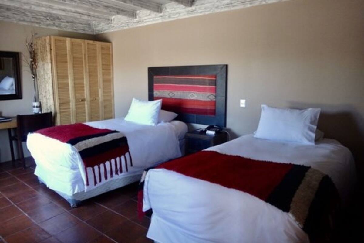 deluxe twin room | minibar, in-room safe, individually decorated, individually furnished