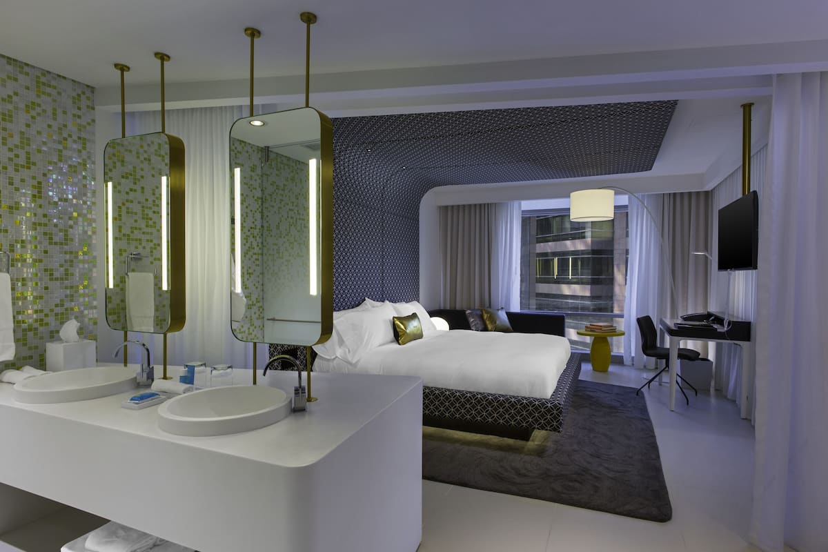 Ropa de cama de alta calidad, cubrecamas y minibar