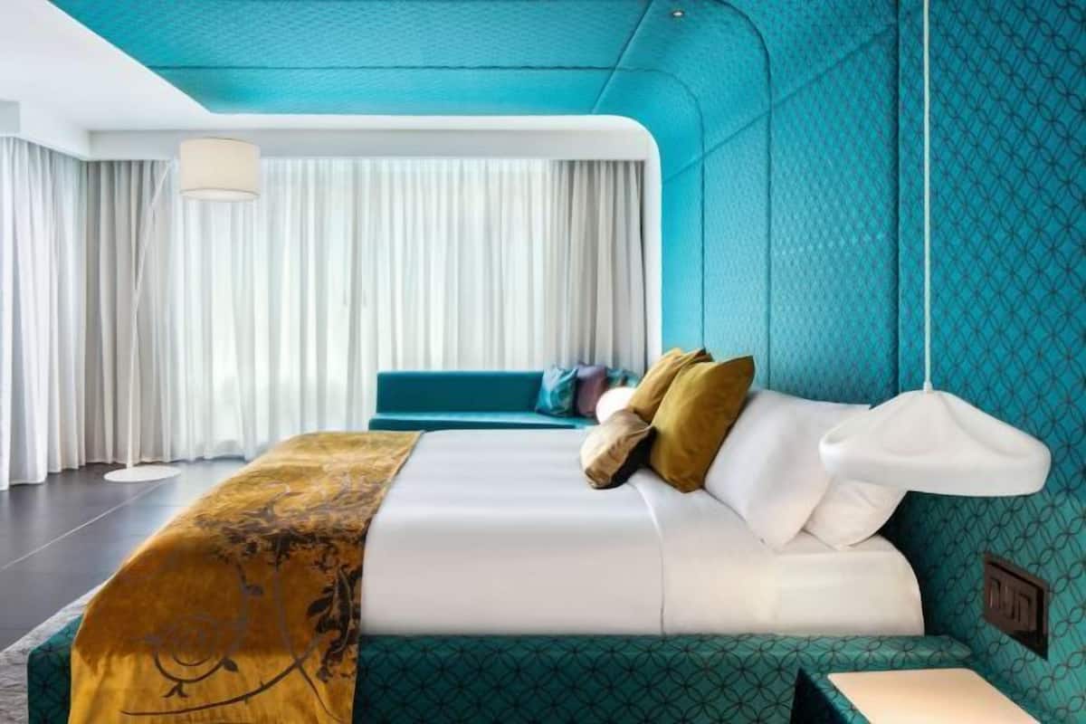 Ropa de cama de alta calidad, cubrecamas y minibar