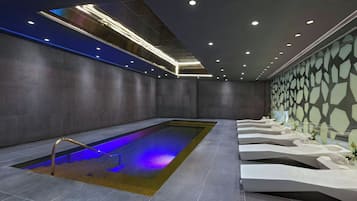 Indendørs pool