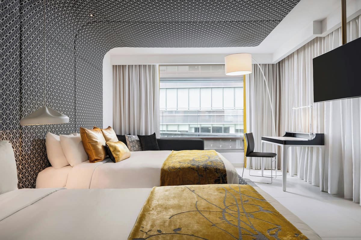 Ropa de cama de alta calidad, cubrecamas y minibar