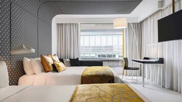 Standard Queen | Premium bedding, down comforters, minibar, in-room safe