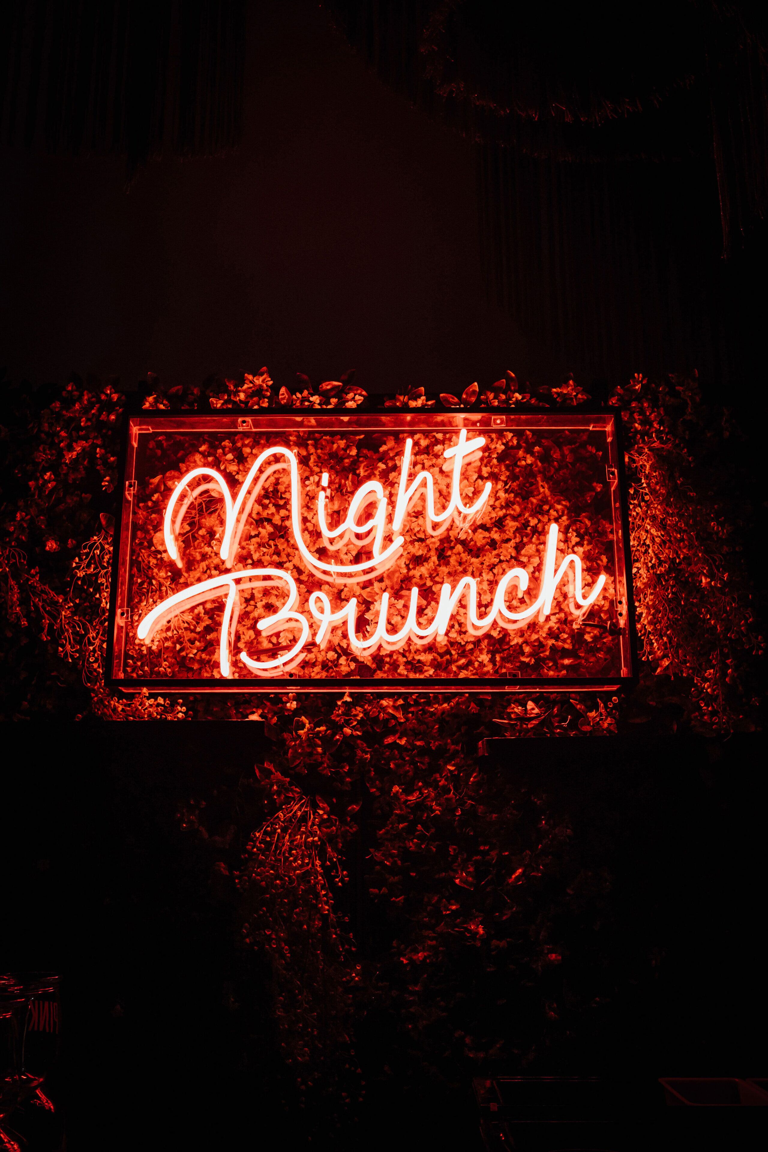 2 restaurants, lunch, dinner served; international cuisine